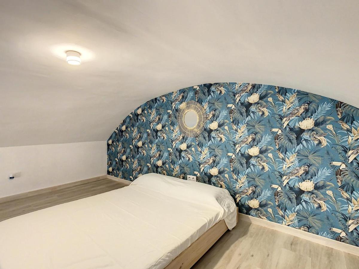 Apartcity Triana Seville Exterior photo